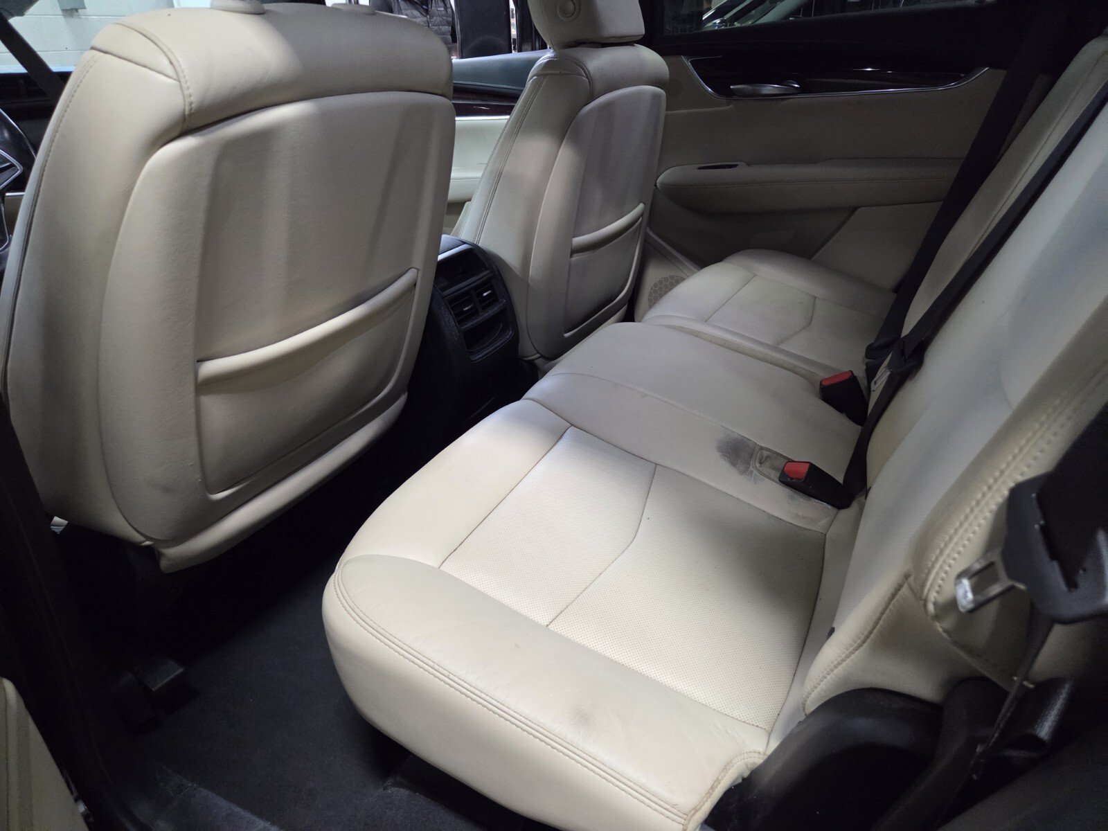Used 2017 Cadillac XT5 Luxury w/ Driver Awareness Package FWD image 6