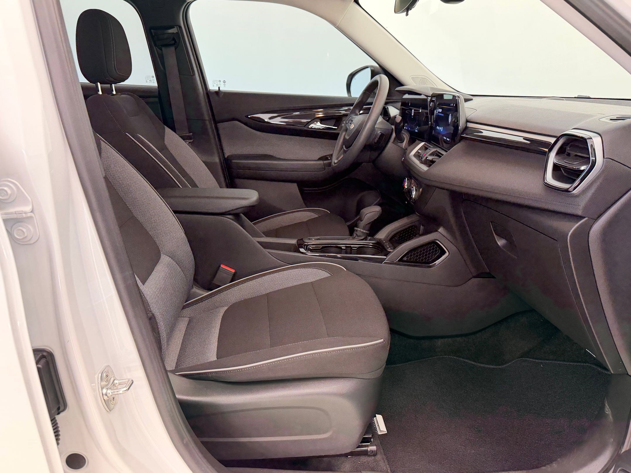 Used 2024 Chevrolet TrailBlazer LS w/ LS Convenience Package image 28