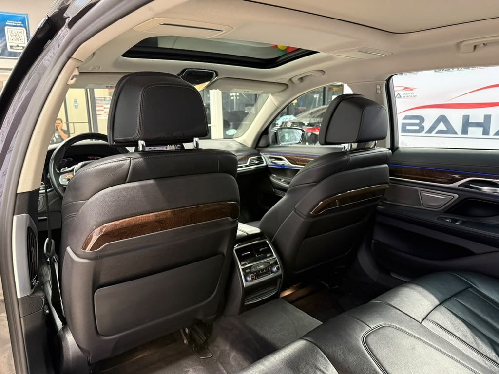 Used 2020 BMW 740i xDrive w/ Cold Weather Package AWD/4WD image 38