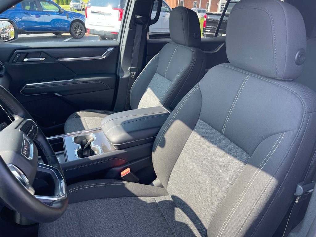 Used 2025 GMC Acadia Elevation FWD image 13