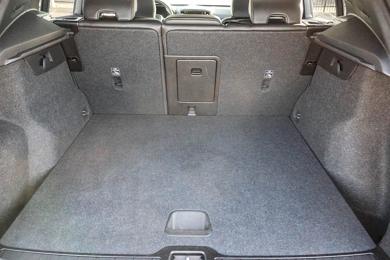 Used 2025 Volvo XC40 B5 Core image 28