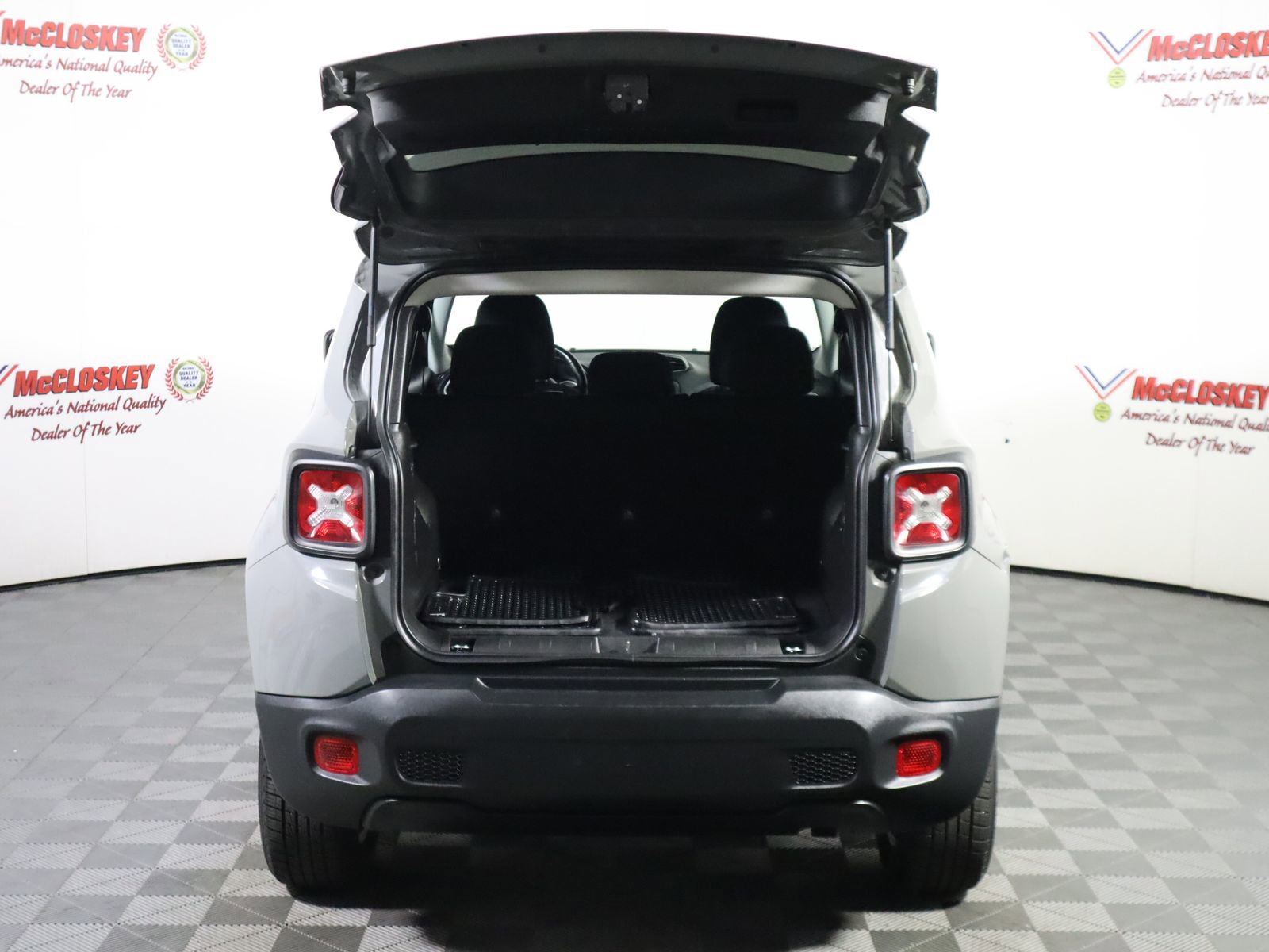 Used 2020 Jeep Renegade Latitude w/ Cold Weather Group image 12