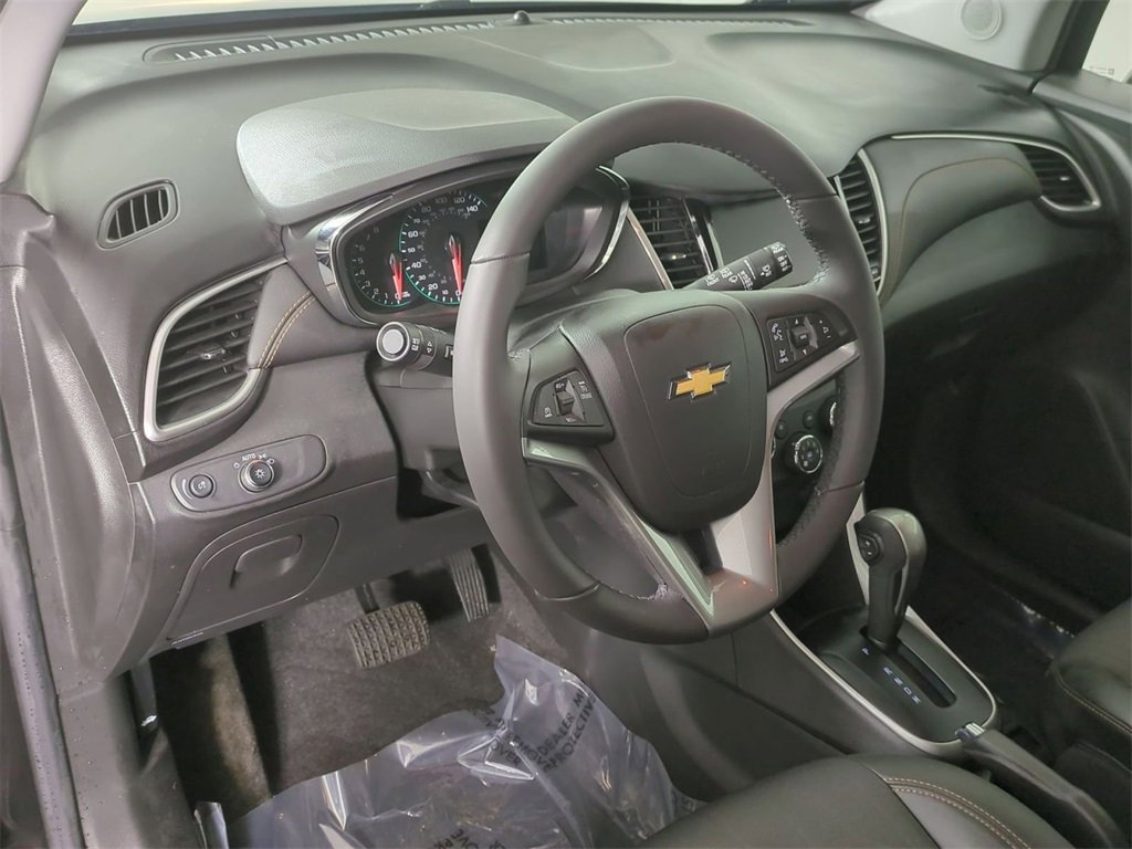 Certified 2022 Chevrolet Trax LT w/ LT Convenience Package image 10