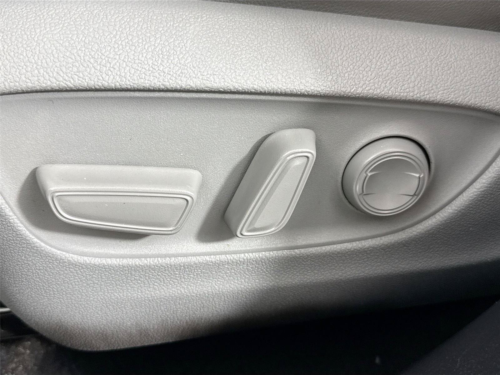 Used 2022 Toyota Highlander XLE FWD image 25