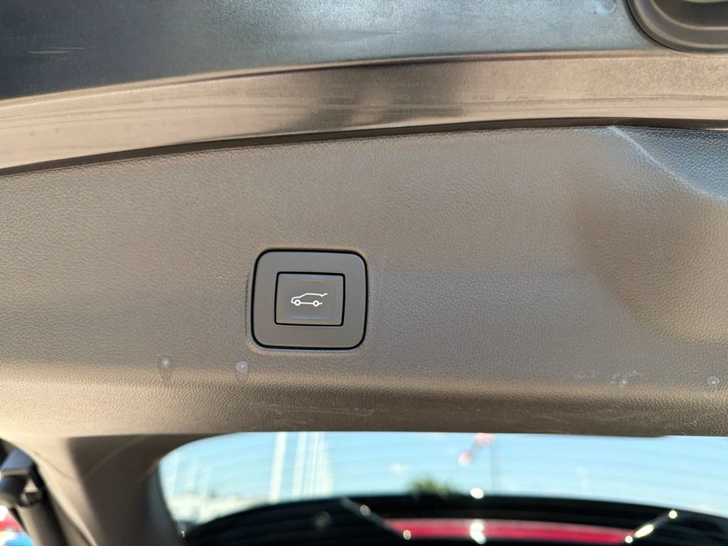 Used 2023 Chevrolet TrailBlazer RS w/ Sun and Liftgate Package AWD/4WD image 12