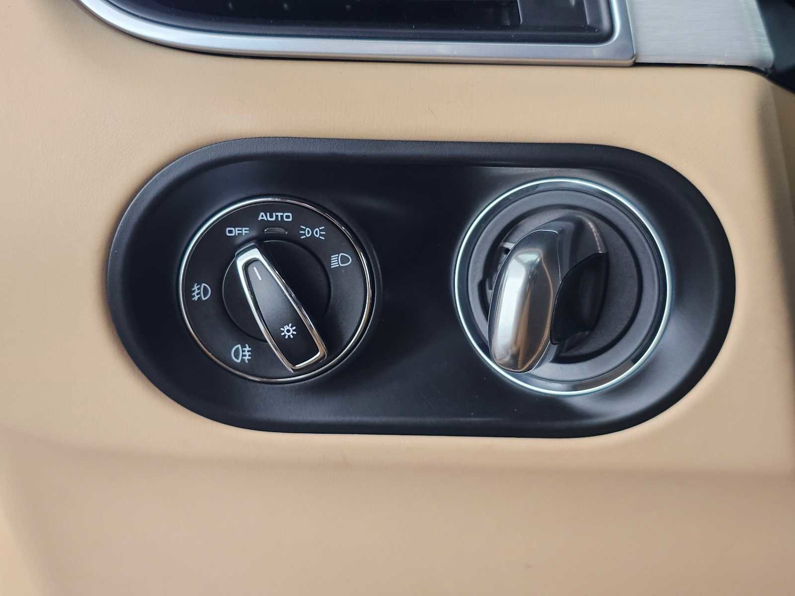 Used 2018 Porsche Macan GTS w/ Premium Package Plus image 29