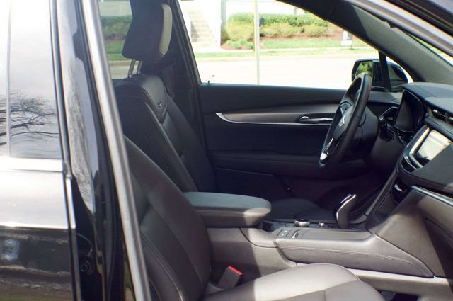 Used 2025 Cadillac XT6 Luxury image 43