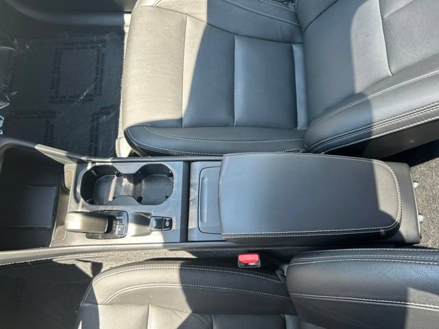 Used 2025 Volvo XC40 B5 Core AWD/4WD image 29