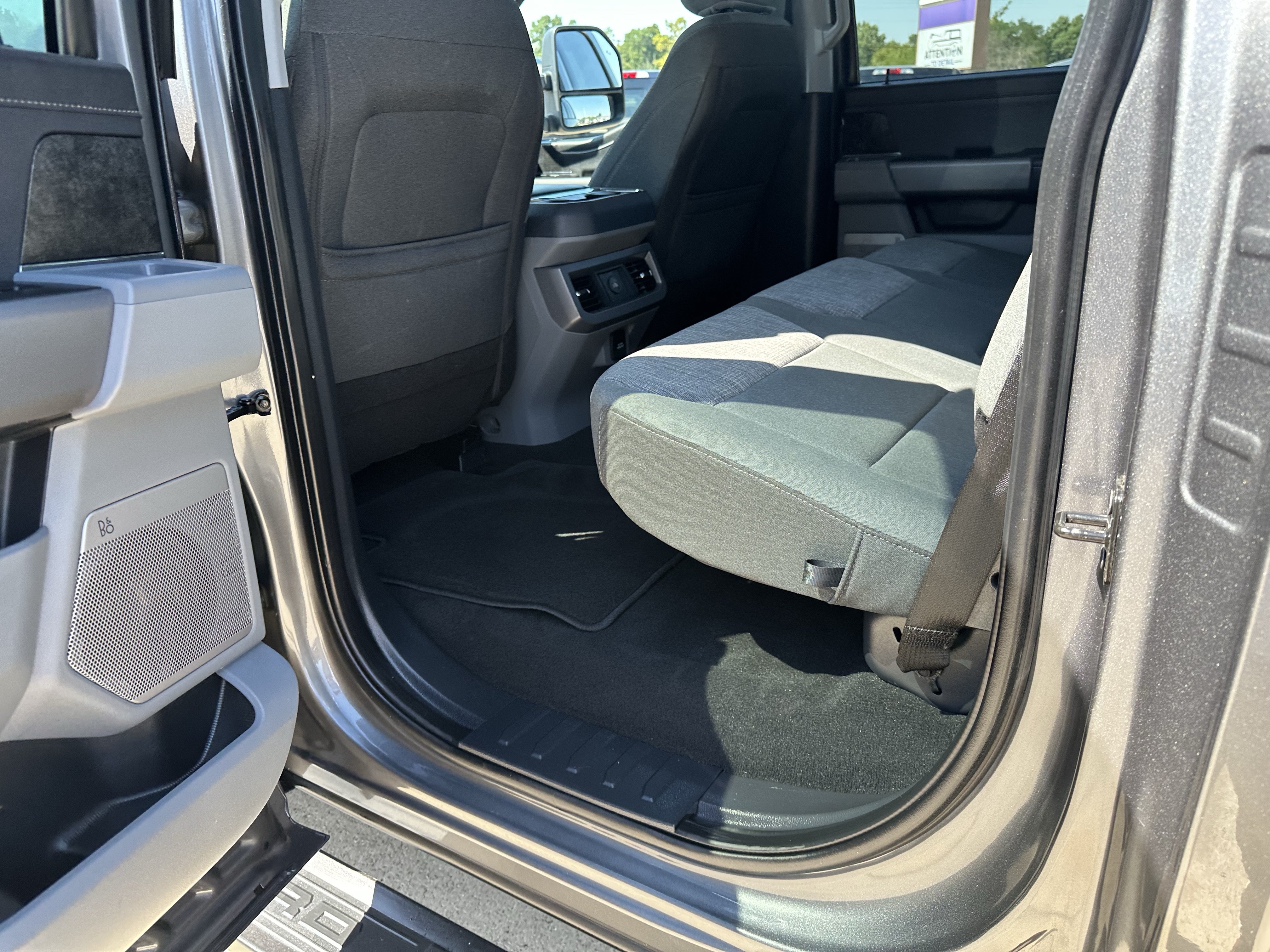 Used 2025 Ford F250 XLT w/ Black Appearance Package AWD/4WD image 9