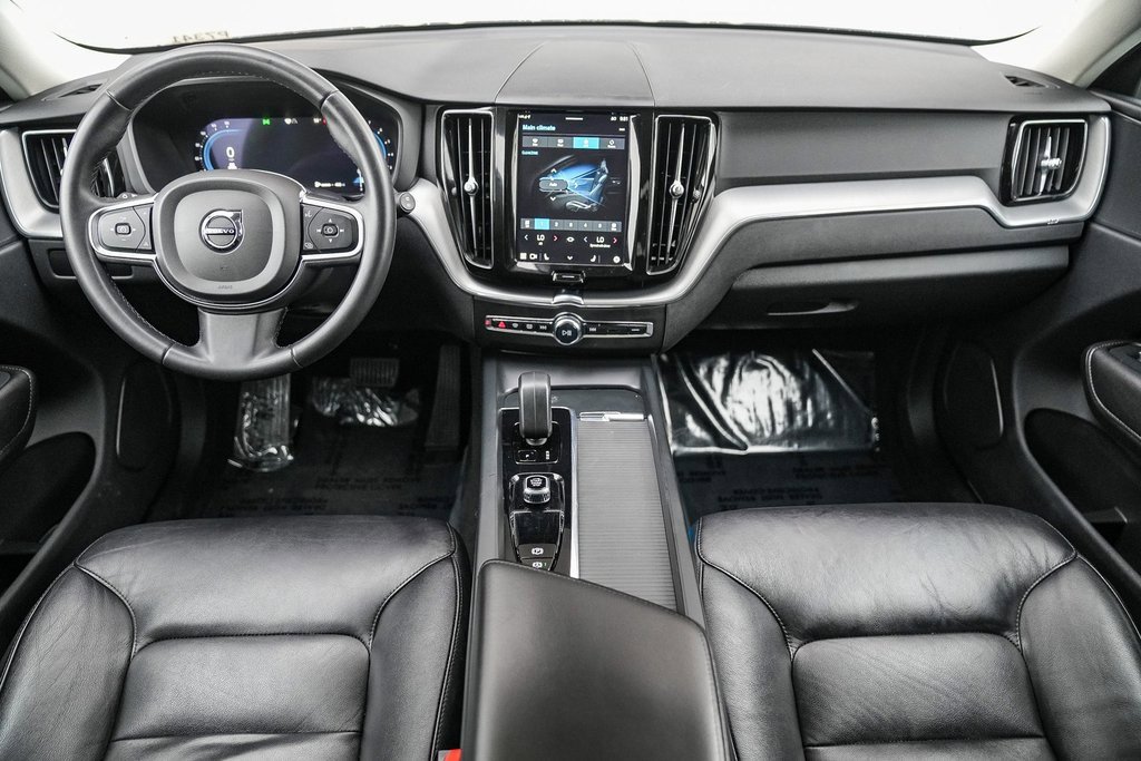Used 2023 Volvo XC60 B5 Core image 11