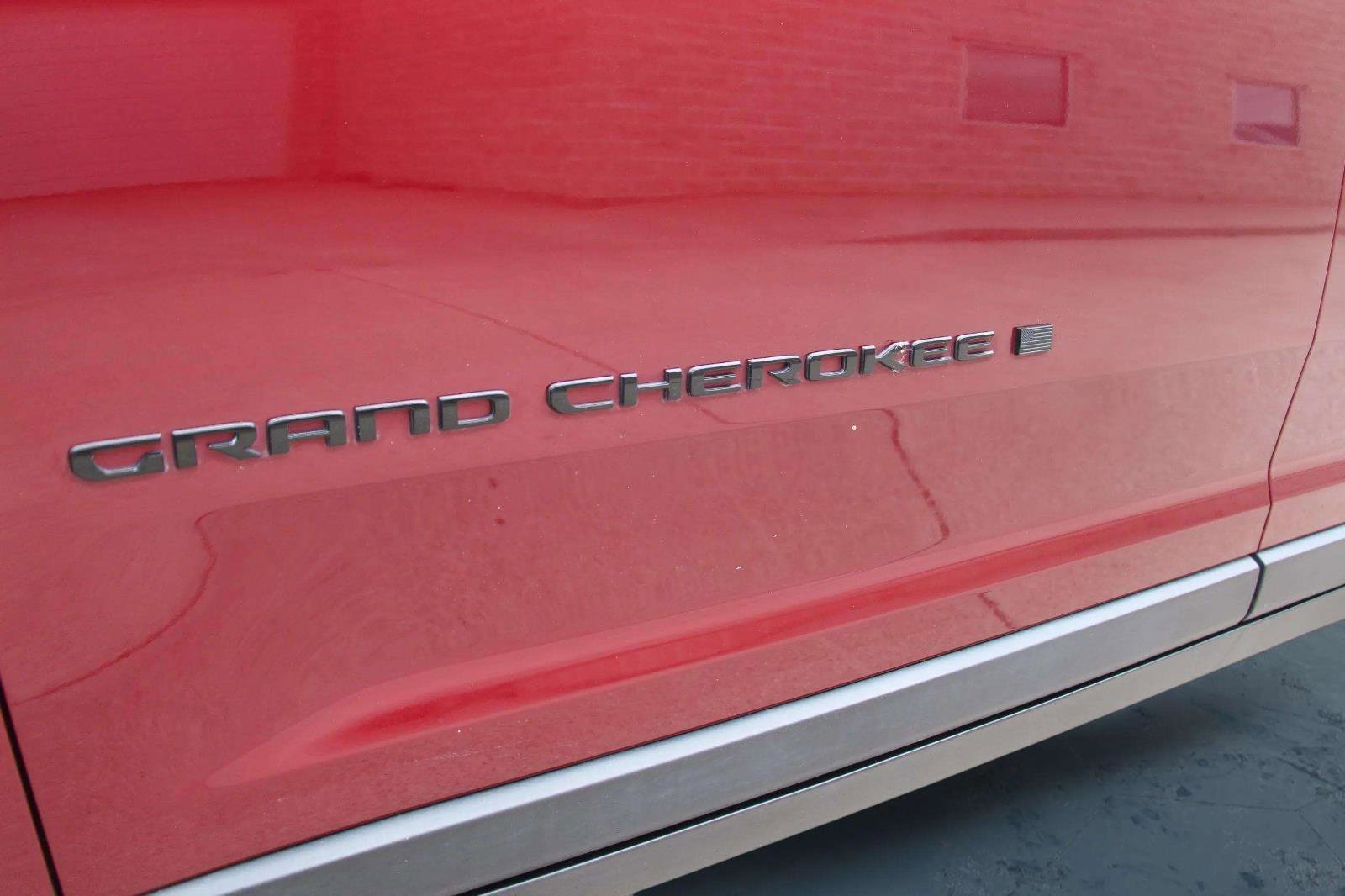 Used 2025 Jeep Grand Cherokee Altitude image 11