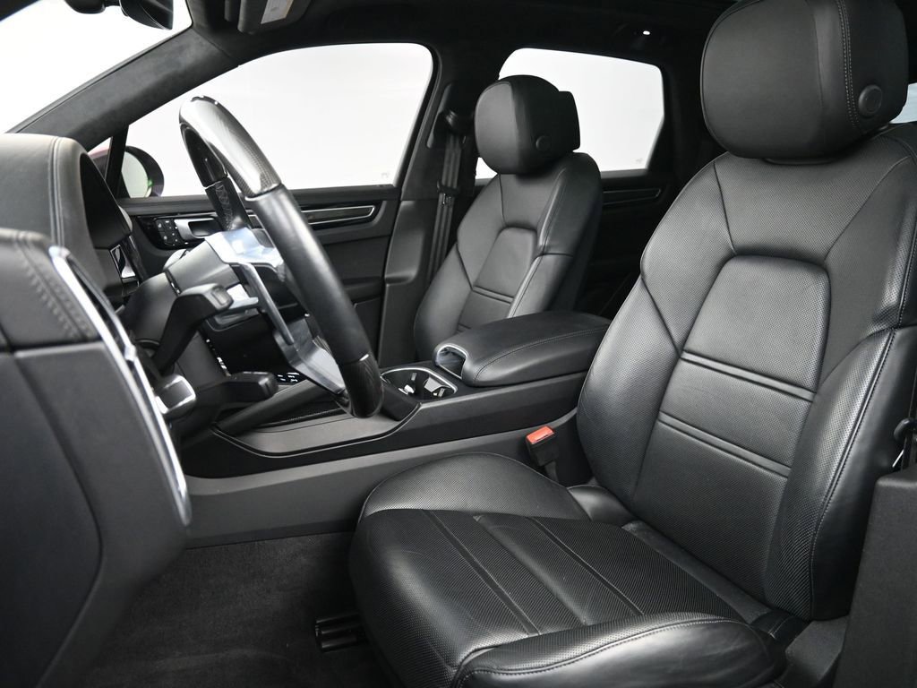 Certified 2023 Porsche Cayenne GTS image 5