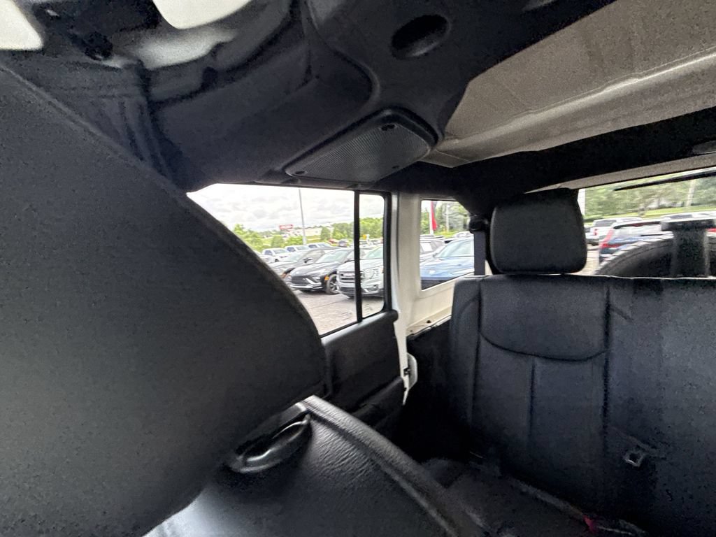 Used 2017 Jeep Wrangler Unlimited Sahara AWD/4WD image 10