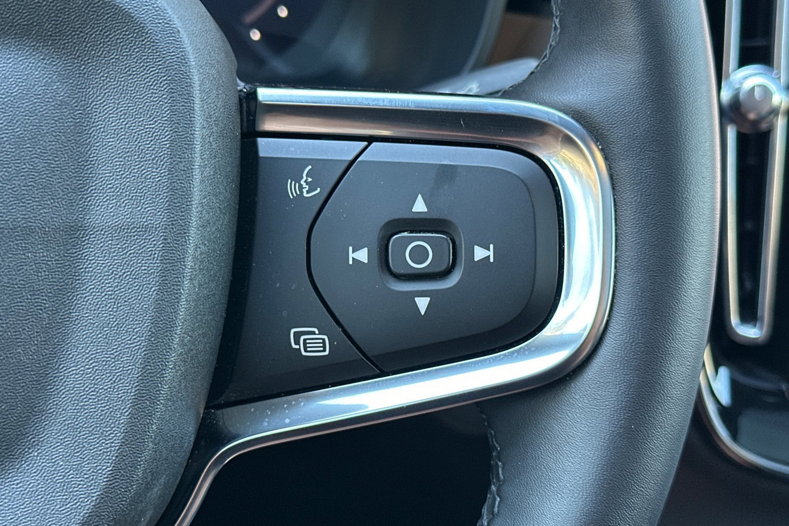 Certified 2023 Volvo C40 P8 Recharge Plus w/ Climate Package image 28
