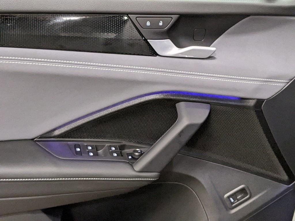 New 2026 Volkswagen Tiguan SE R-Line image 10