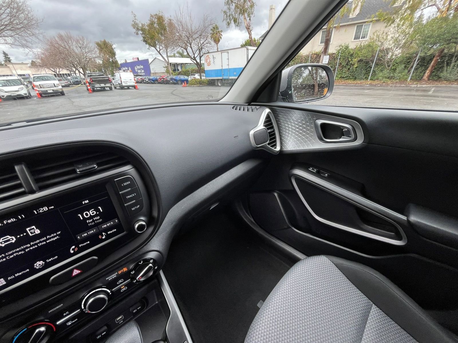 Used 2025 Kia Soul LX w/ LX Technology Package image 33