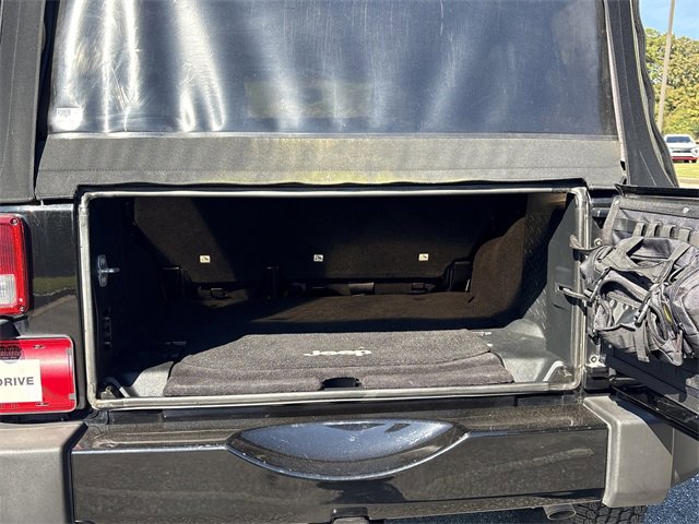 Used 2016 Jeep Wrangler Unlimited Sahara w/ Connectivity Group image 18