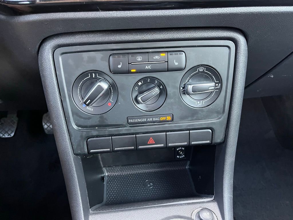 Used 2013 Volkswagen Beetle 2.5 image 31