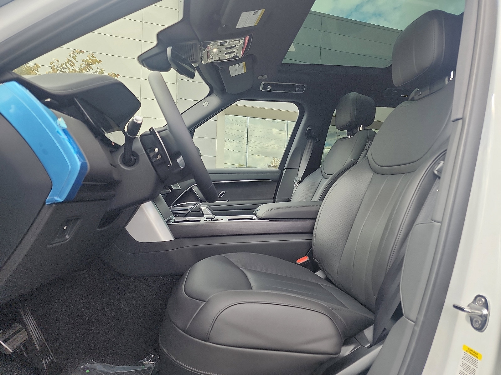 New 2025 Land Rover Range Rover SE image 11