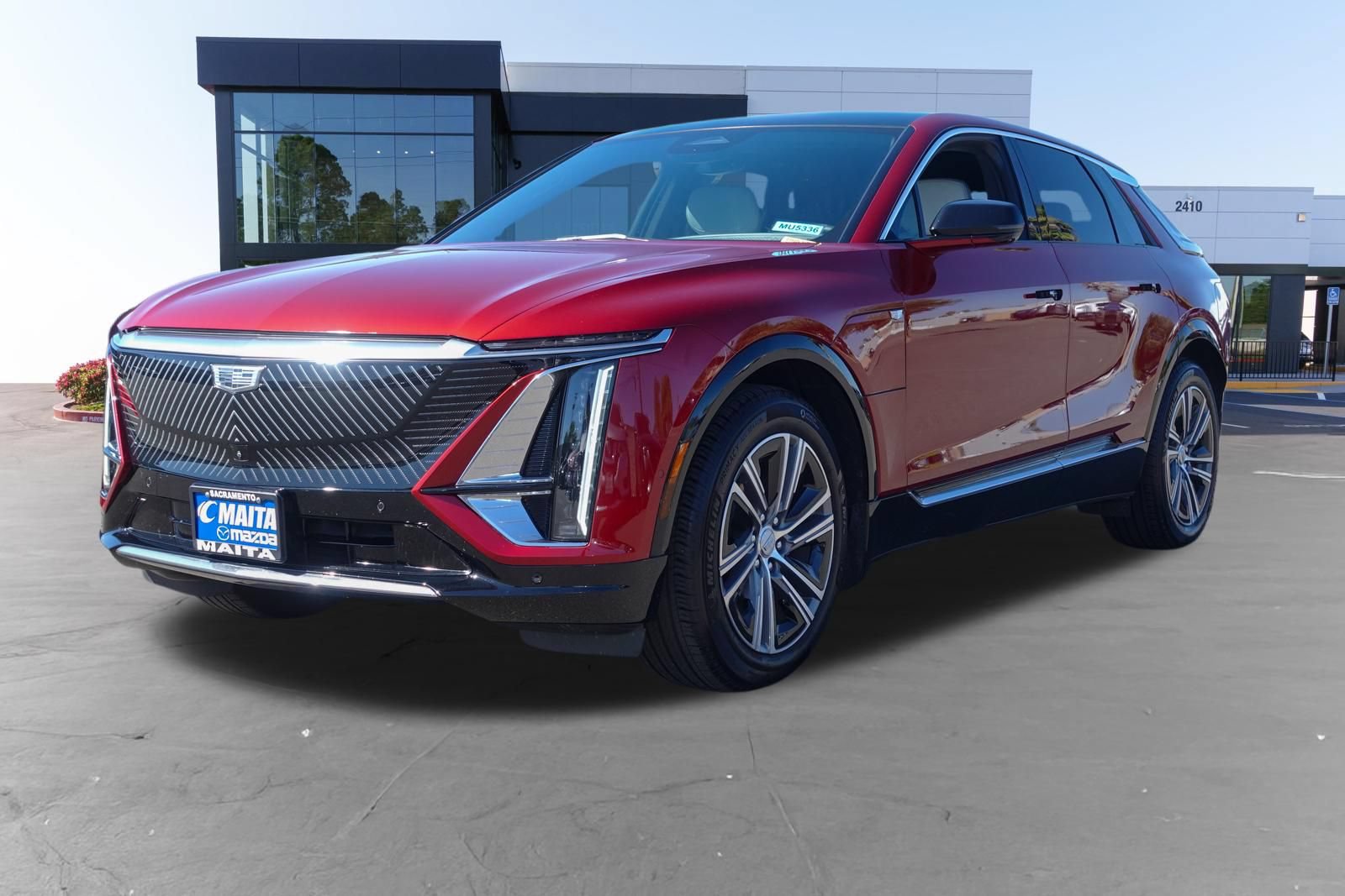 Used 2024 Cadillac Lyriq Luxury w/ LPO, Floor Liner Package RWD image 7