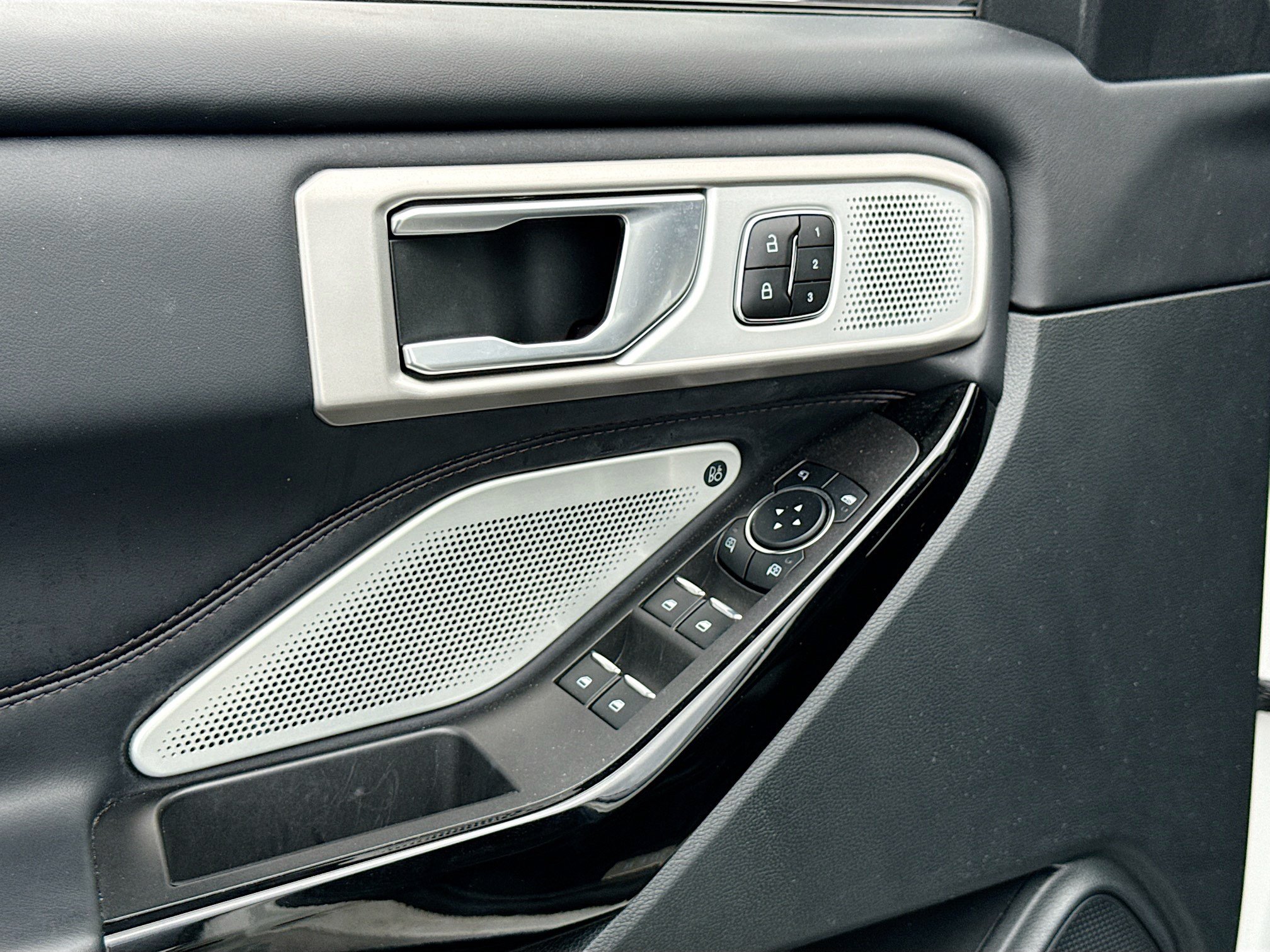 Used 2023 Ford Explorer Platinum w/ Technology Package AWD/4WD image 8