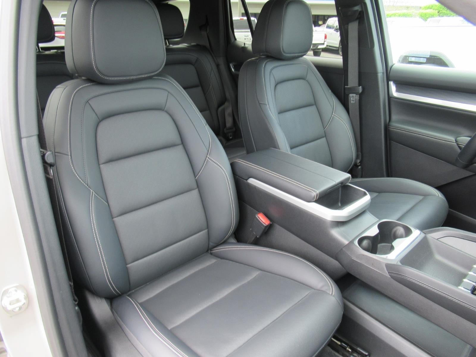 Used 2025 GMC Terrain Elevation w/ Elevation Premium Package AWD/4WD image 9