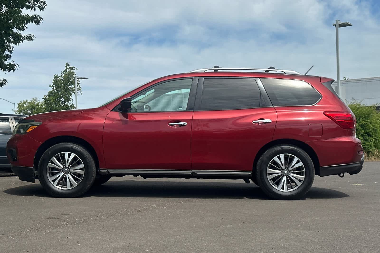 Used 2017 Nissan Pathfinder SL AWD/4WD image 5