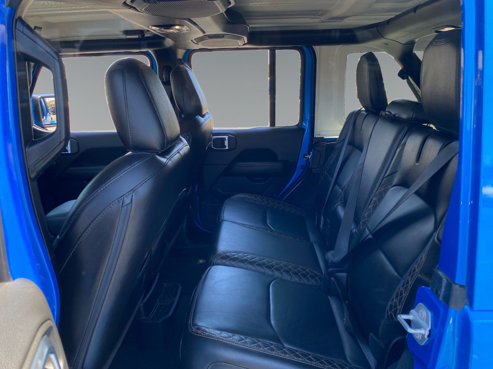 Used 2023 Jeep Wrangler Unlimited Sahara AWD/4WD image 13