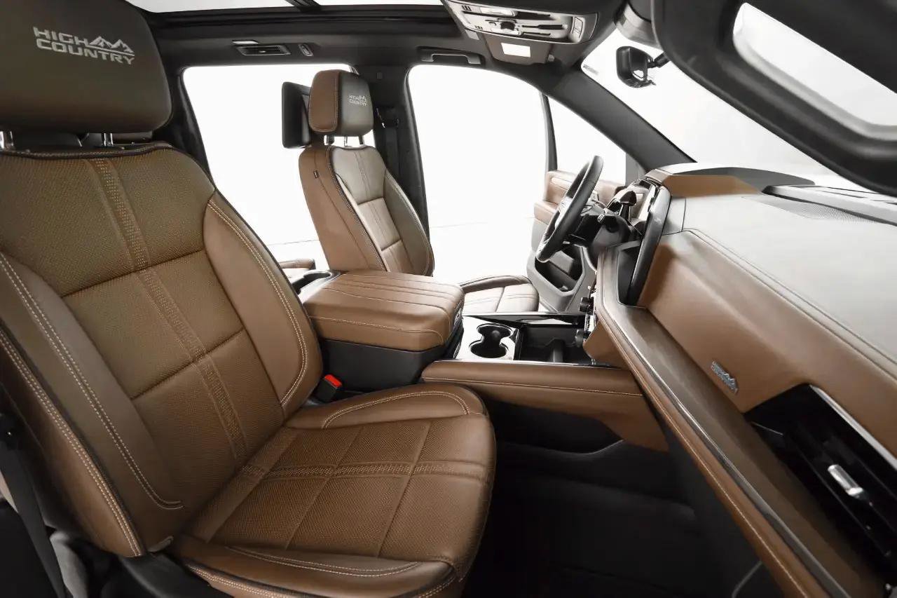 Used 2025 Chevrolet Suburban High Country image 23