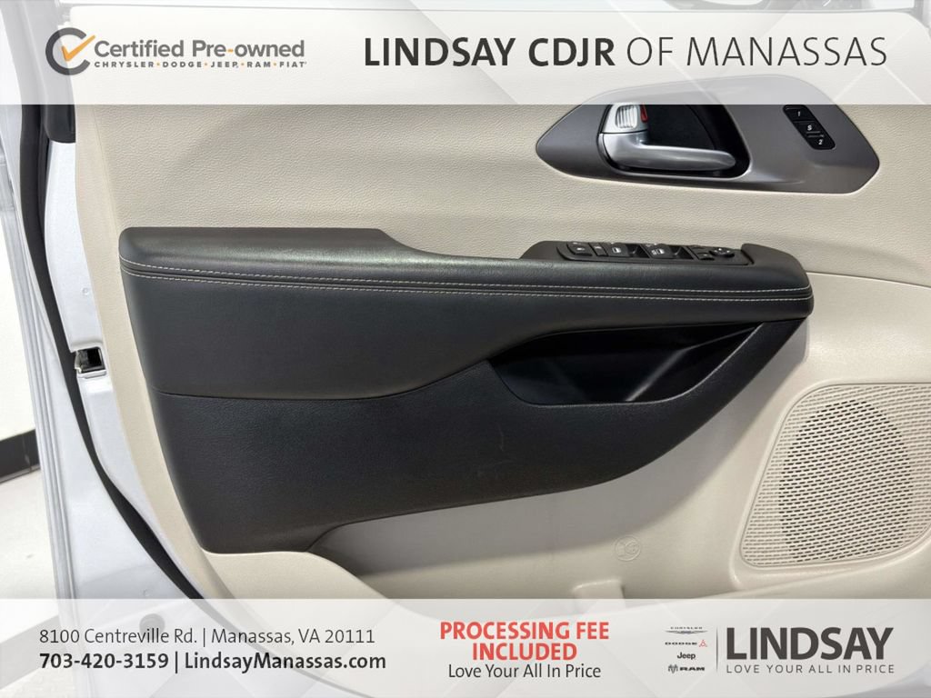 Used 2024 Chrysler Pacifica Touring-L FWD image 18