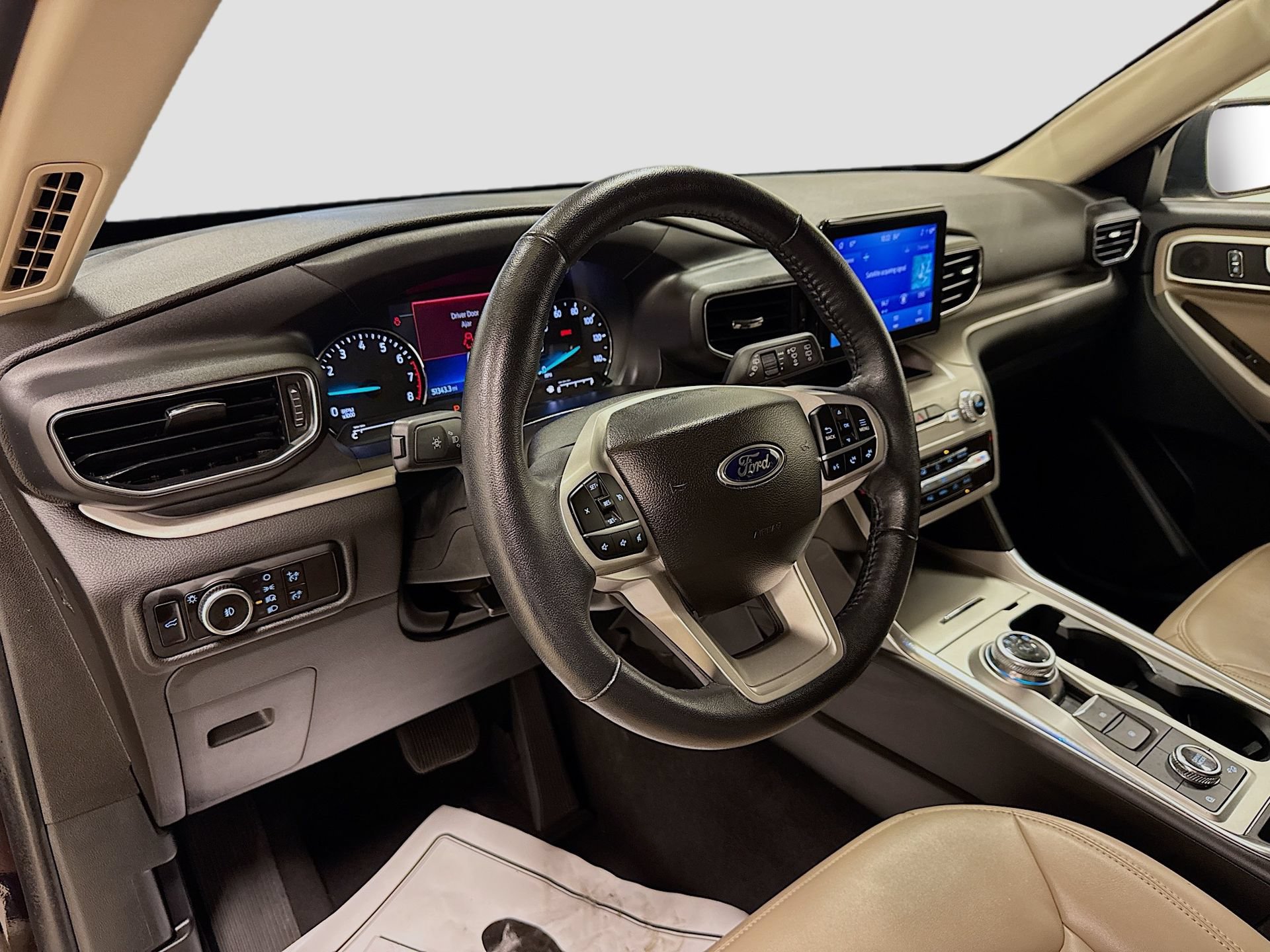 Used 2023 Ford Explorer XLT w/ Equipment Group 202A AWD/4WD image 9
