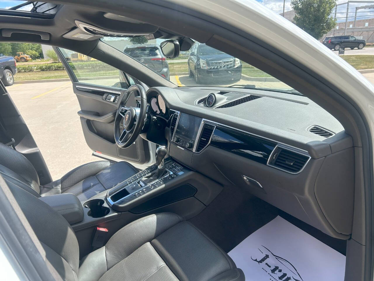 Used 2017 Porsche Macan S image 18