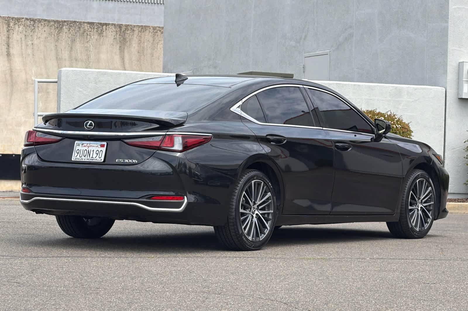 Certified 2025 Lexus ES 300h w/ Premium Package FWD image 2
