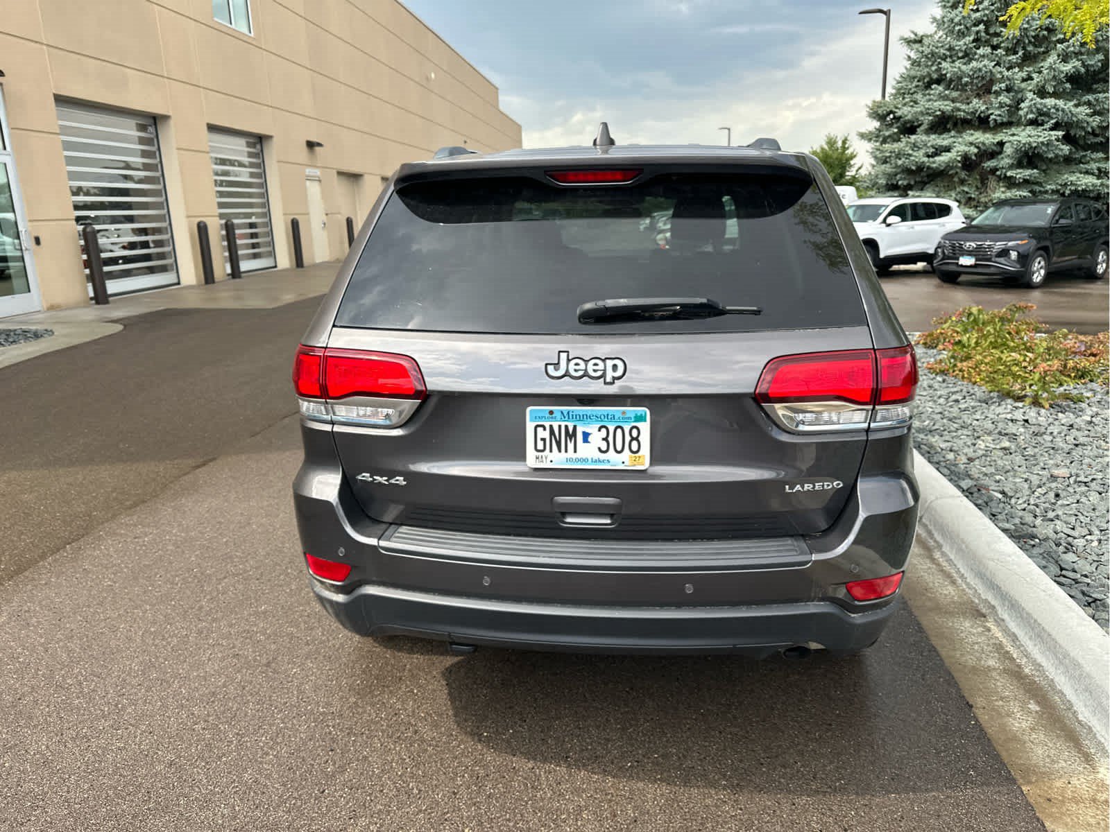 Used 2021 Jeep Grand Cherokee Laredo AWD/4WD image 13