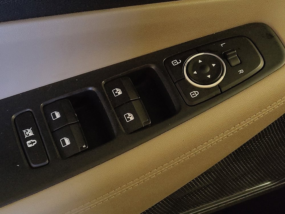 Used 2019 Hyundai Santa Fe SEL image 27