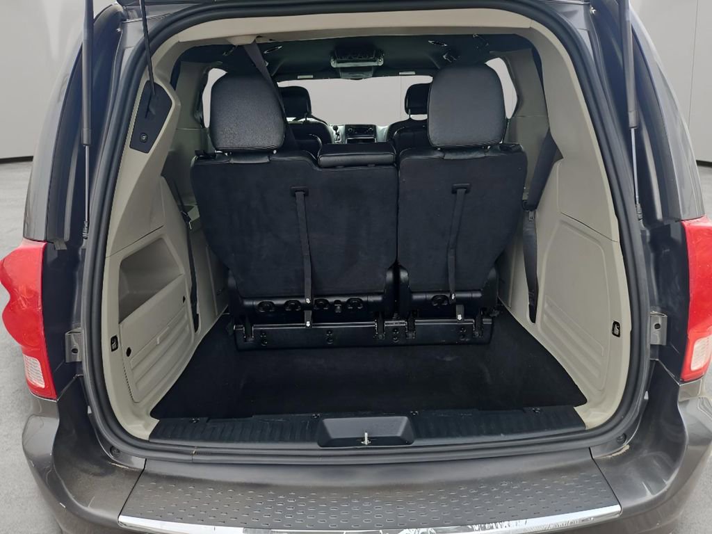 Used 2017 Dodge Grand Caravan SXT FWD image 15