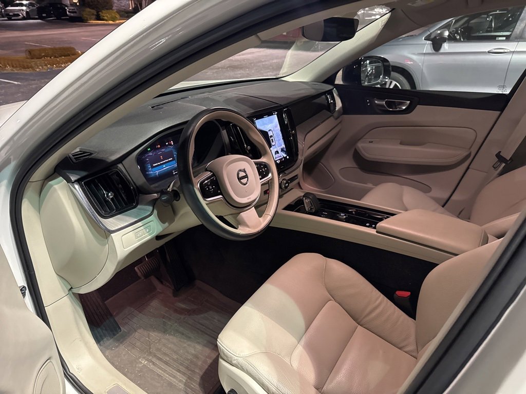 Used 2024 Volvo XC60 T8 Plus w/ Protection Package Premier image 10