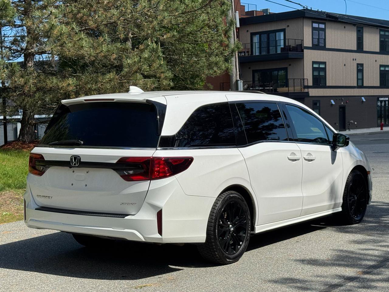 Used 2025 Honda Odyssey Sport-L image 6