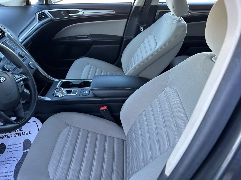 Used 2018 Ford Fusion S image 2