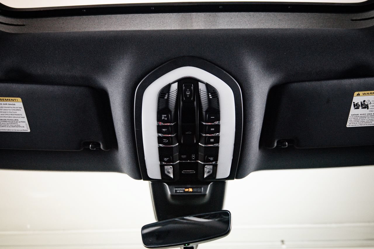 Certified 2023 Porsche Macan S AWD/4WD image 20