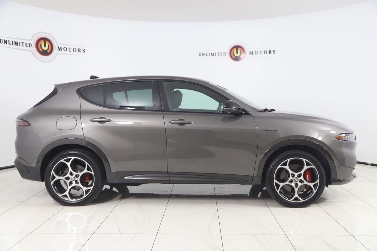 Used 2024 Alfa Romeo Tonale Veloce AWD/4WD image 2