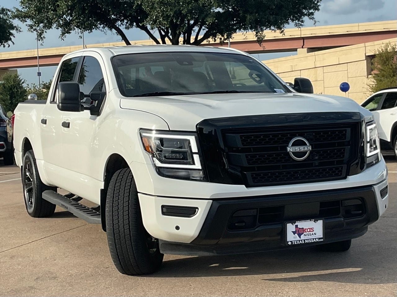 Used 2023 Nissan Titan SV w/ SV Convenience Package AWD/4WD image 3
