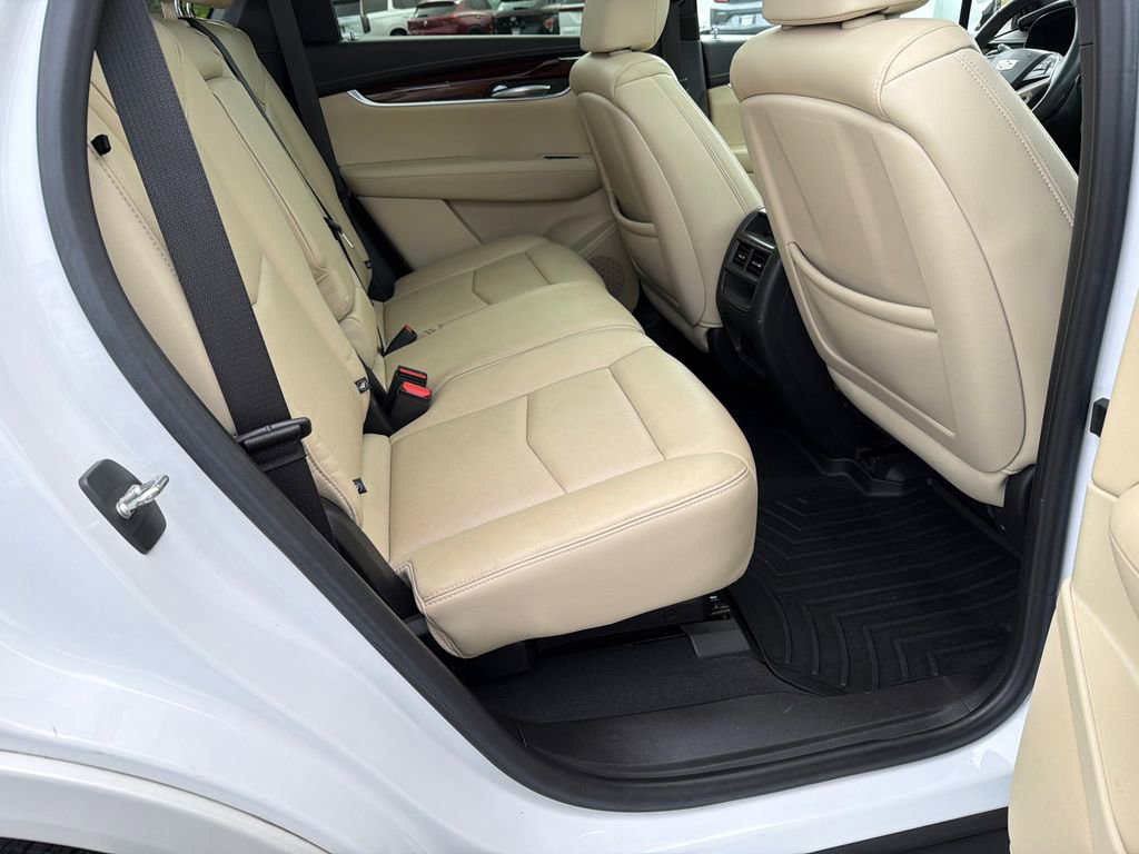 Used 2018 Cadillac XT5 Luxury w/ Driver Awareness Package image 15