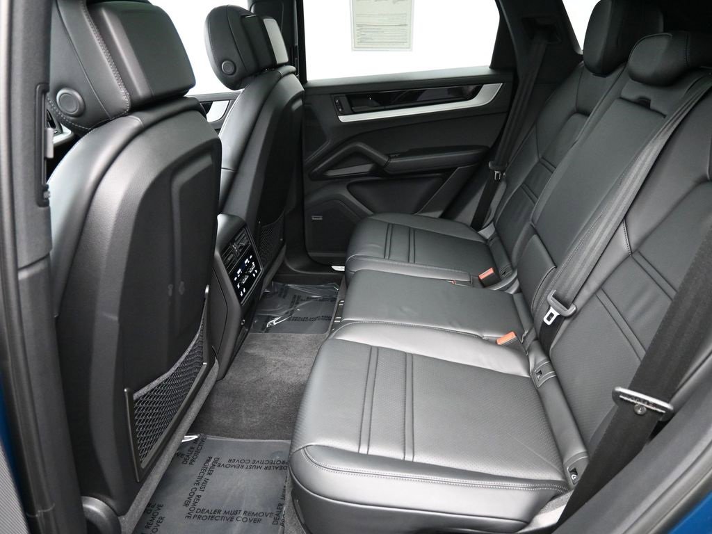 Used 2025 Porsche Cayenne S image 25