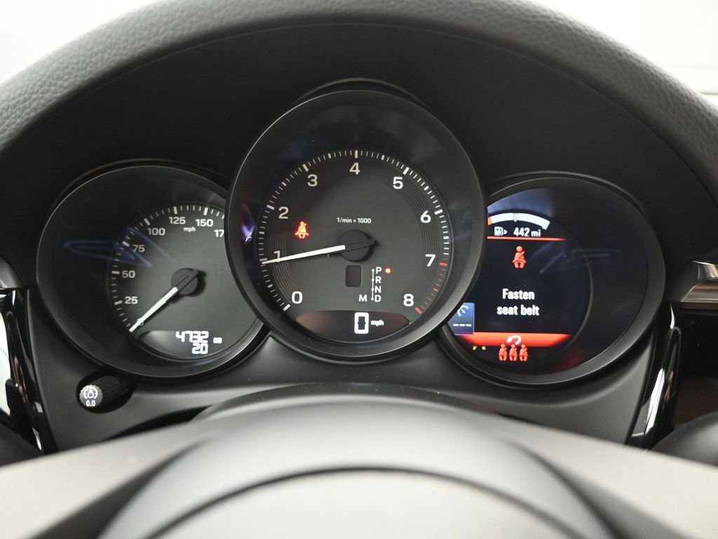 Certified 2025 Porsche Macan image 17