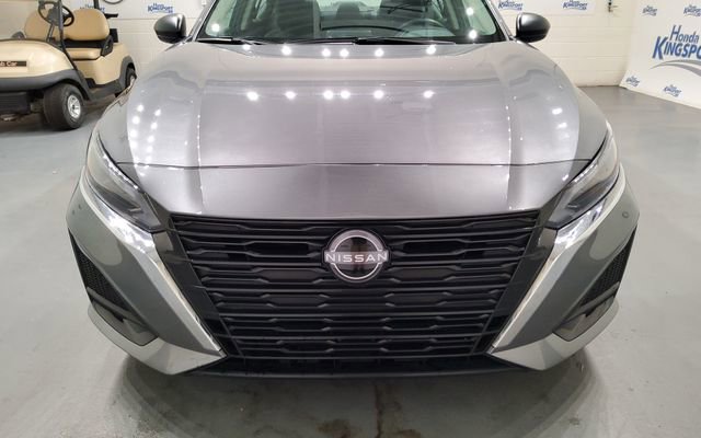 Used 2025 Nissan Altima 2.5 SV FWD image 7
