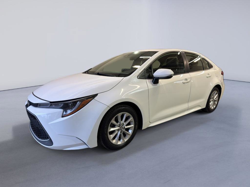 Used 2022 Toyota Corolla XLE FWD image 3