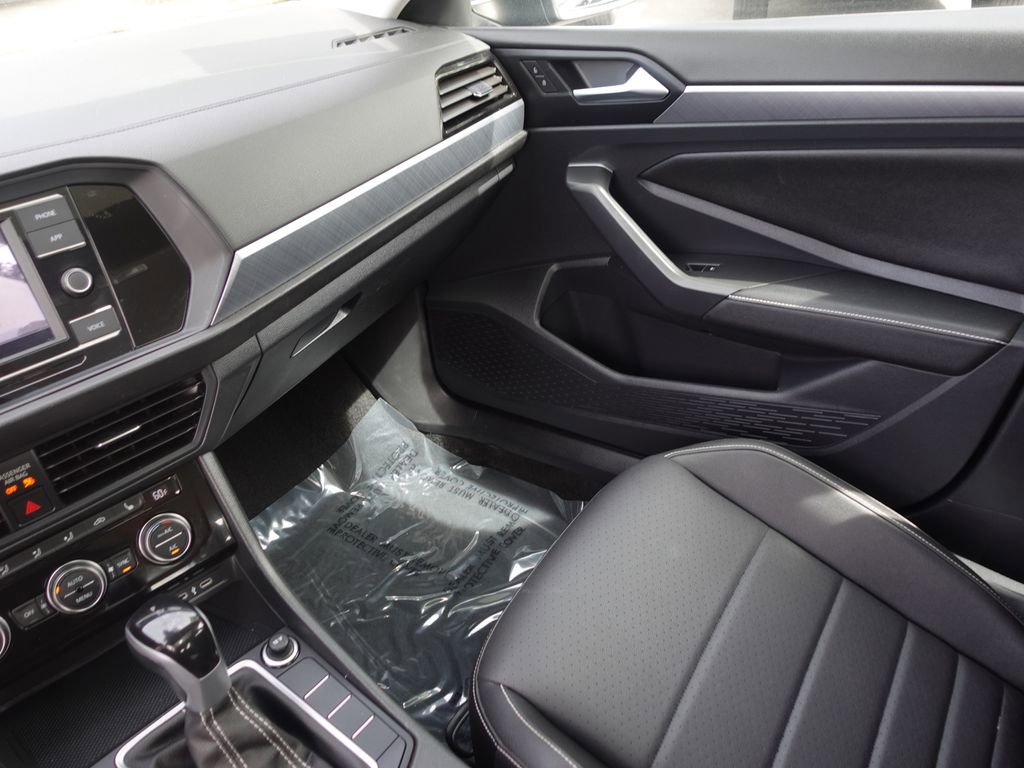 Used 2024 Volkswagen Jetta SE image 21