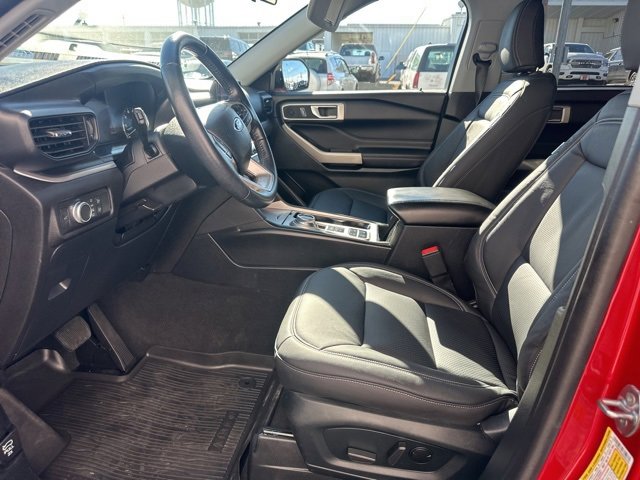 Used 2021 Ford Explorer XLT image 16
