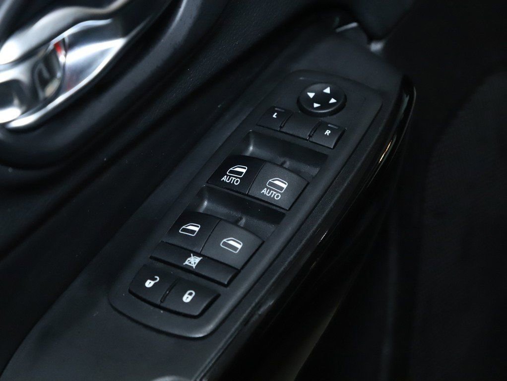 Used 2019 Jeep Cherokee Latitude Plus image 16